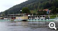 Schaufelraddampfer auf der Elbe